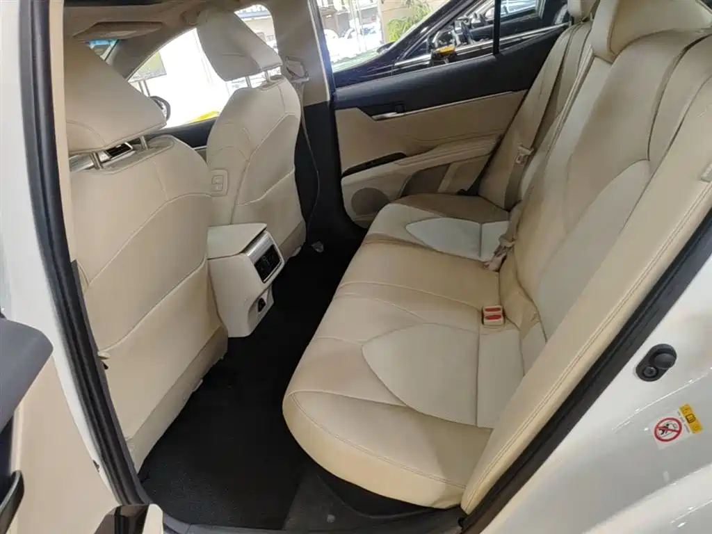 Toyota Camry 2018 — фото 24