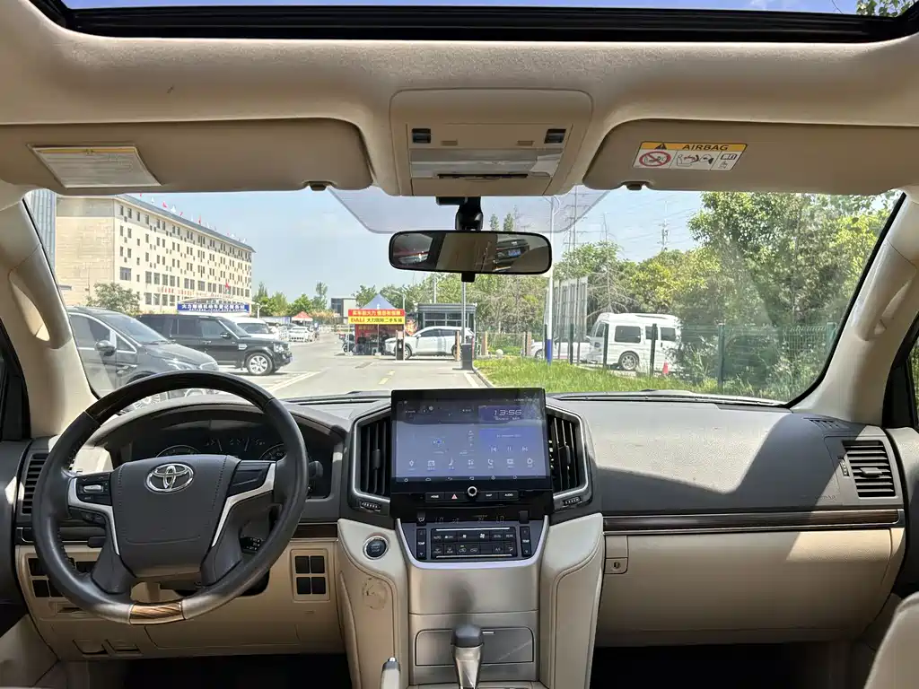 Toyota Land Cruiser 2020 — фото 12