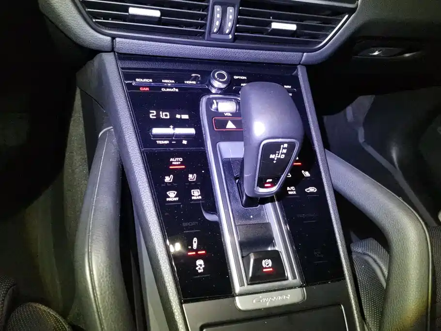Porsche Cayenne 2019 — фото 16