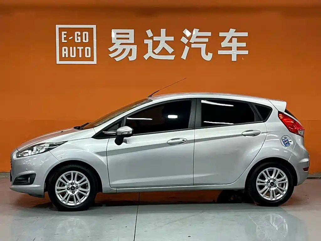 Ford Fiesta 2015 — фото 3