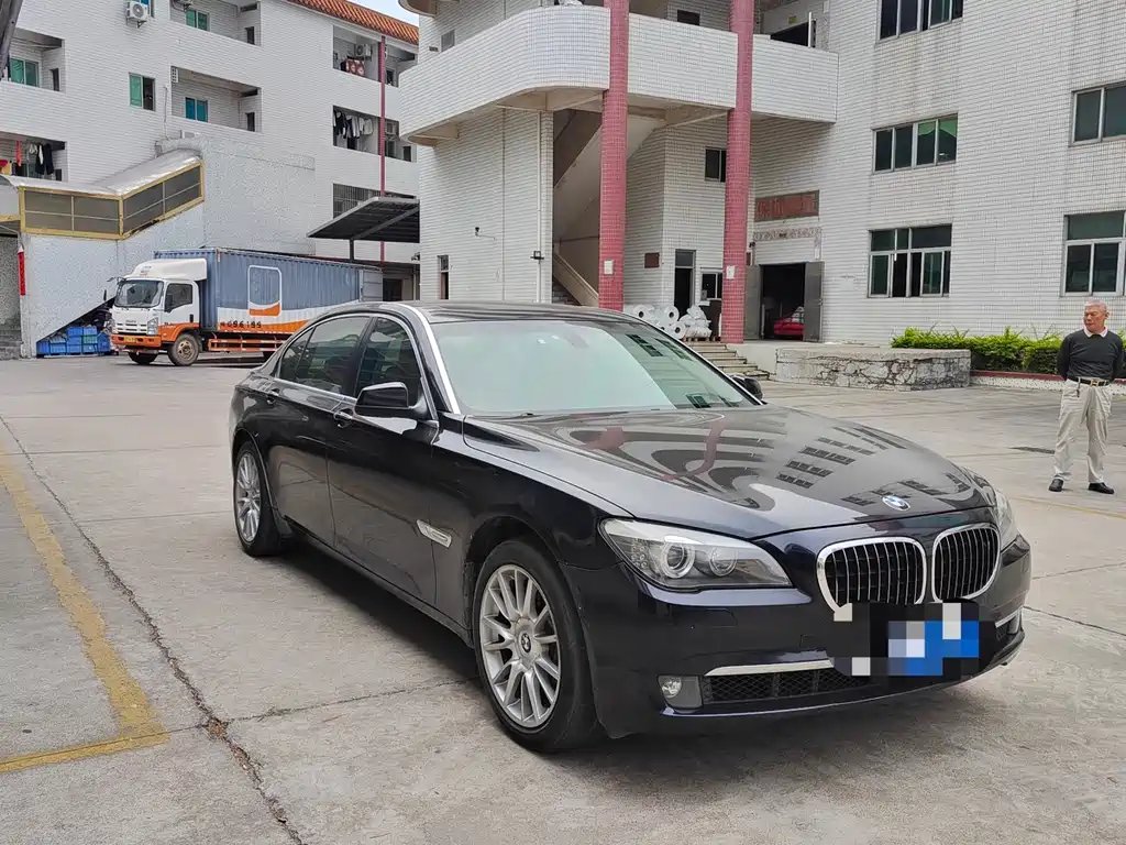 BMW 7 Series 2010 — фото 2