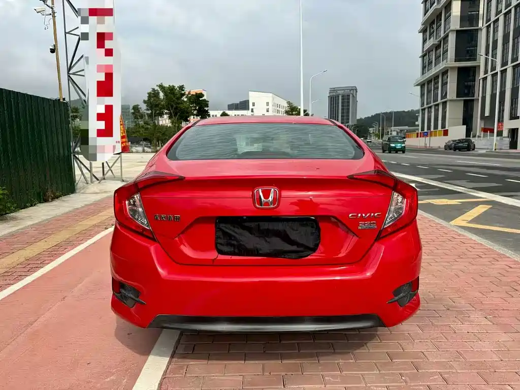 Honda Civic 2018 — фото 6