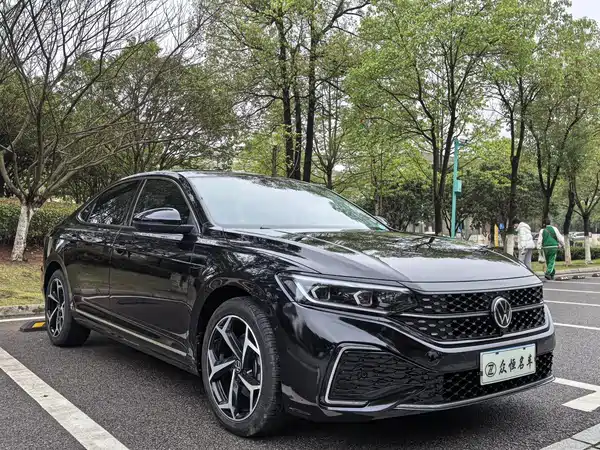Volkswagen Passat 2023
