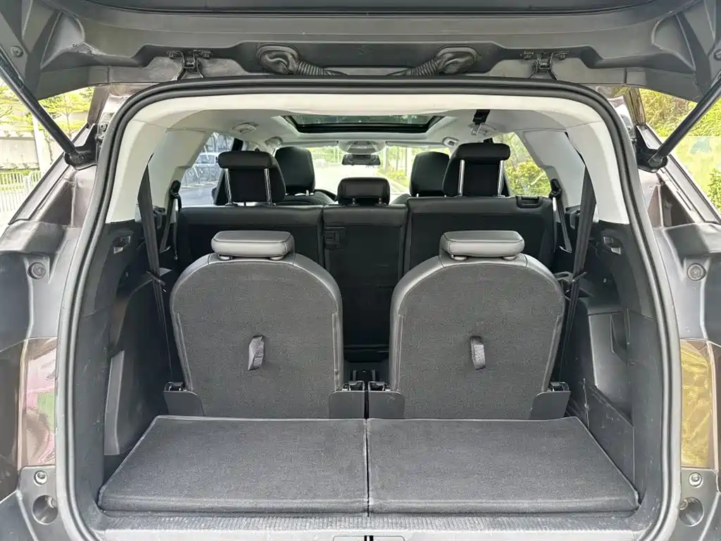 Peugeot 5008 2017 — фото 15