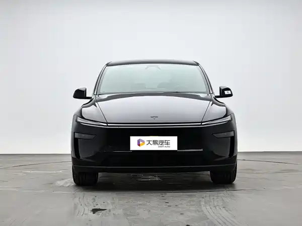 Tesla Model Y L 2026