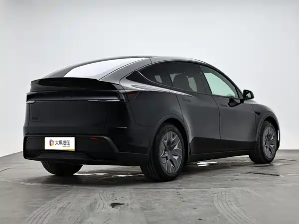 Tesla Model Y L 2026