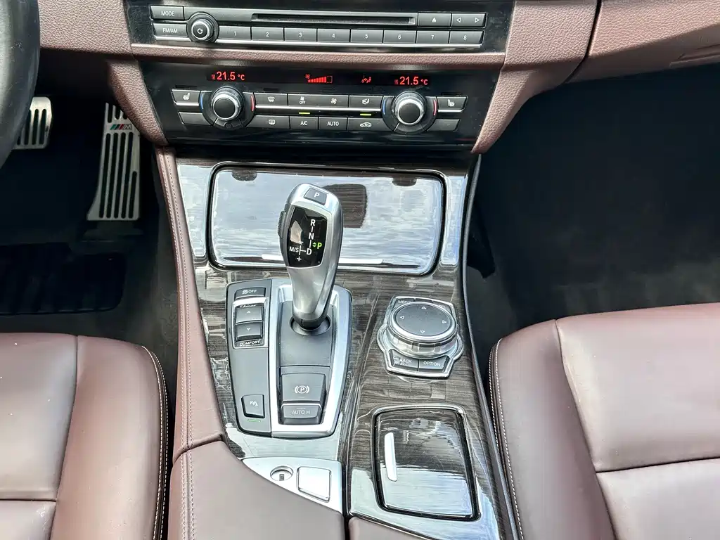 BMW 5 Series 2016 — фото 16