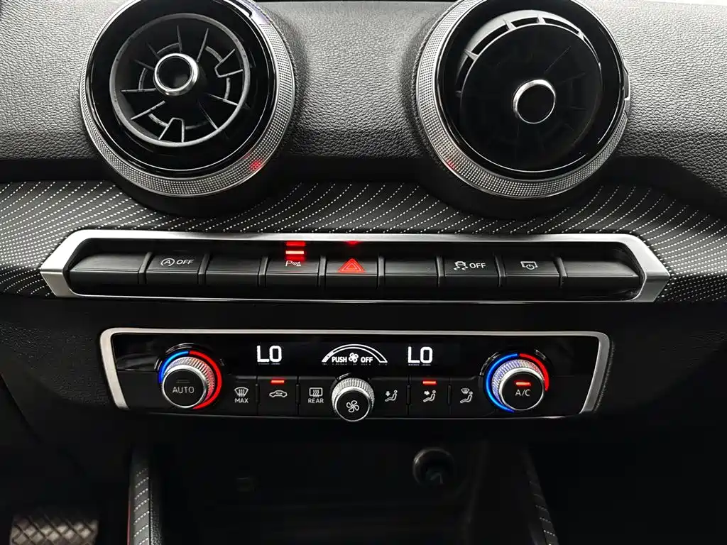 Audi Q2L 2022 — фото 15