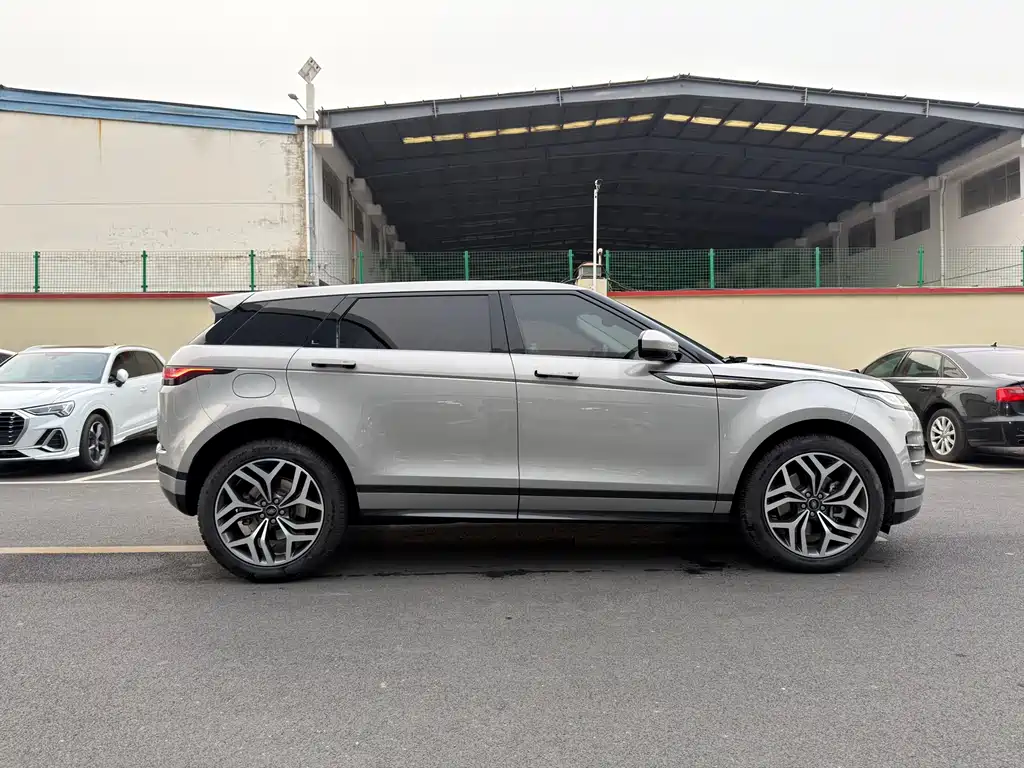 Land Rover Evoque 2024 — фото 12