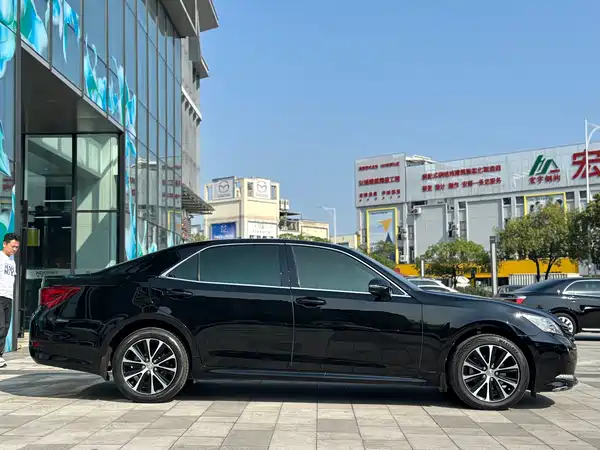 Toyota Crown 2018