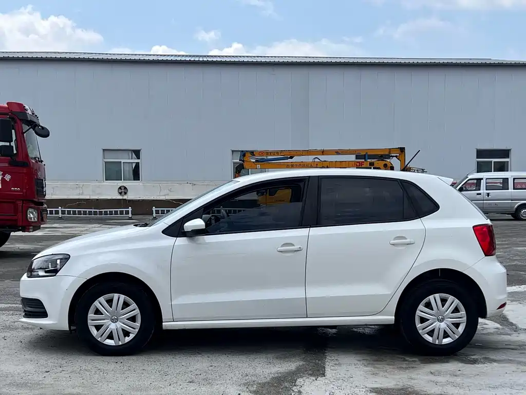Volkswagen Polo 2015 — фото 13