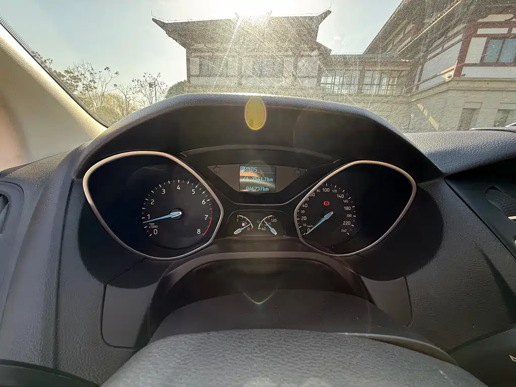 Ford Focus 2019 — фото 10
