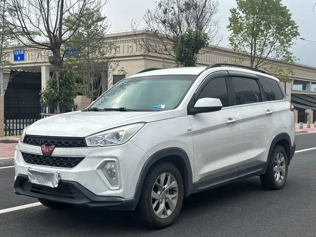 Wuling Hongguang S3 2018 — фото 1