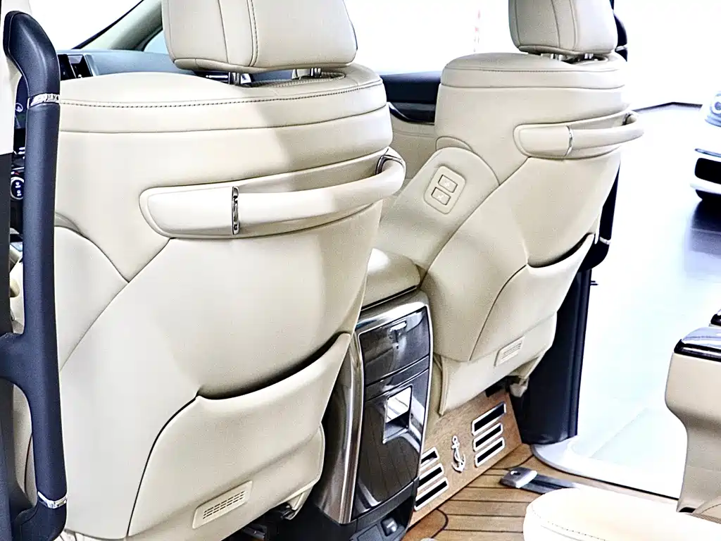 Toyota Alphard 2021 — фото 13