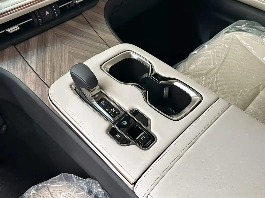 Lexus LM — фото 11