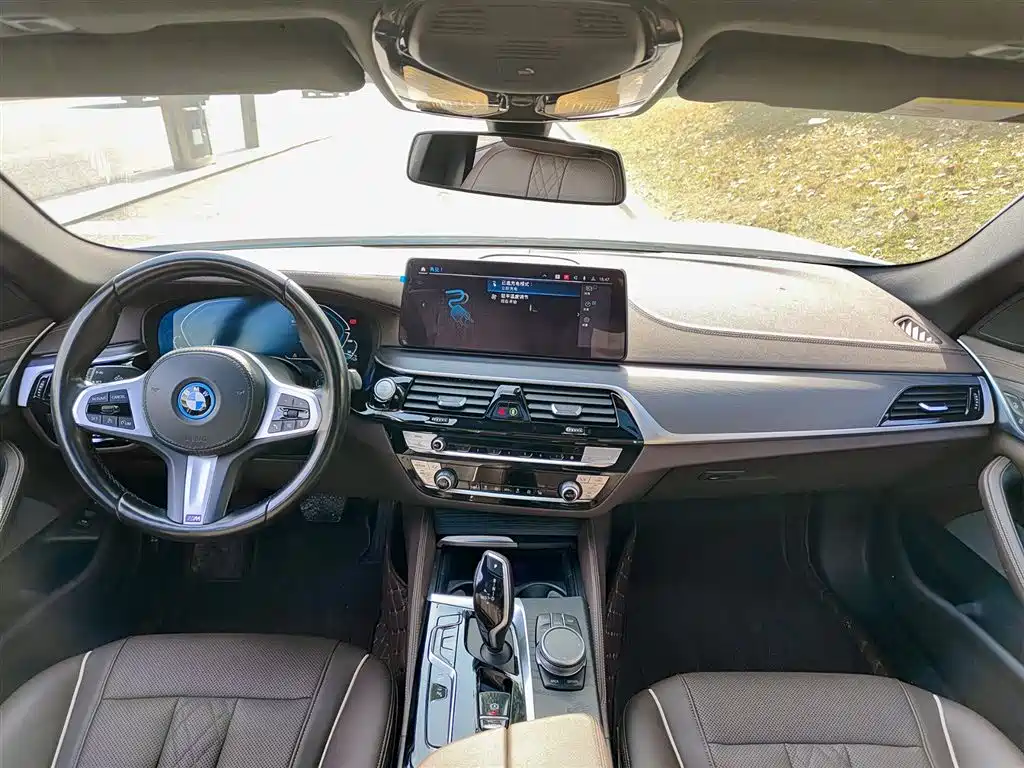 BMW 5 Series New Energy 2022 — фото 6
