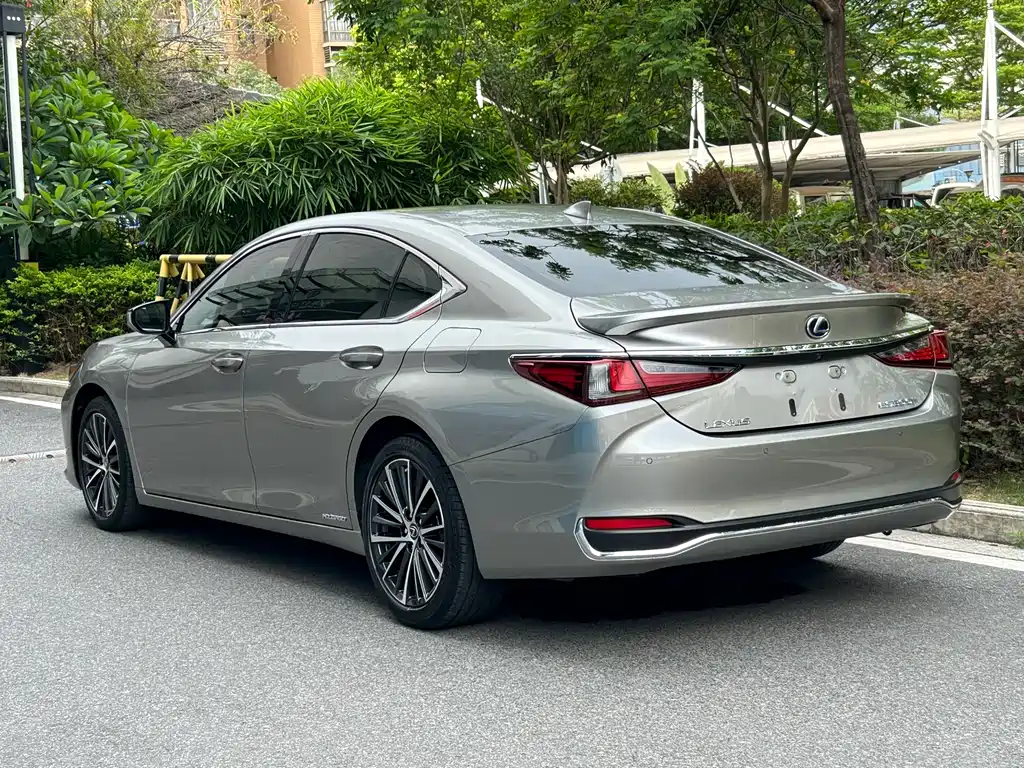 Lexus ES 2022 — фото 6