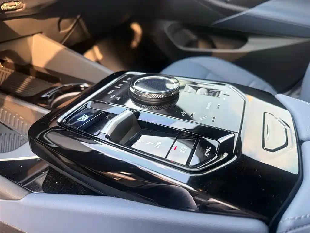 BMW i5 2025 — фото 9
