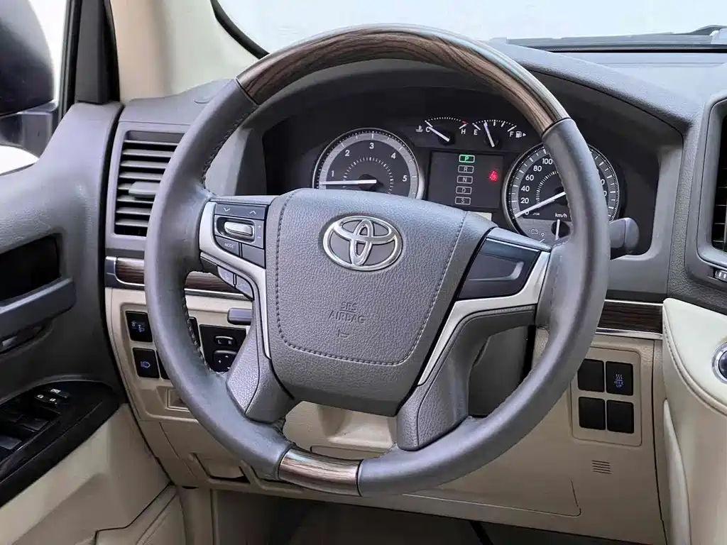 Toyota Land Cruiser 2020 — фото 16