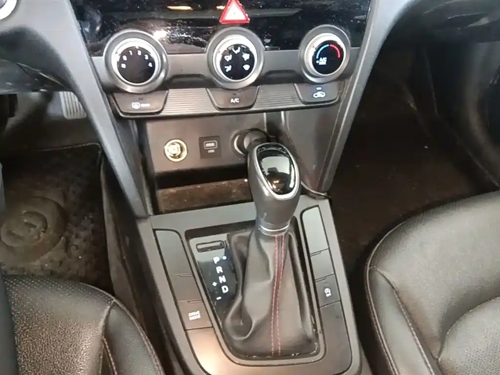 Hyundai Elantra 2020 — фото 14