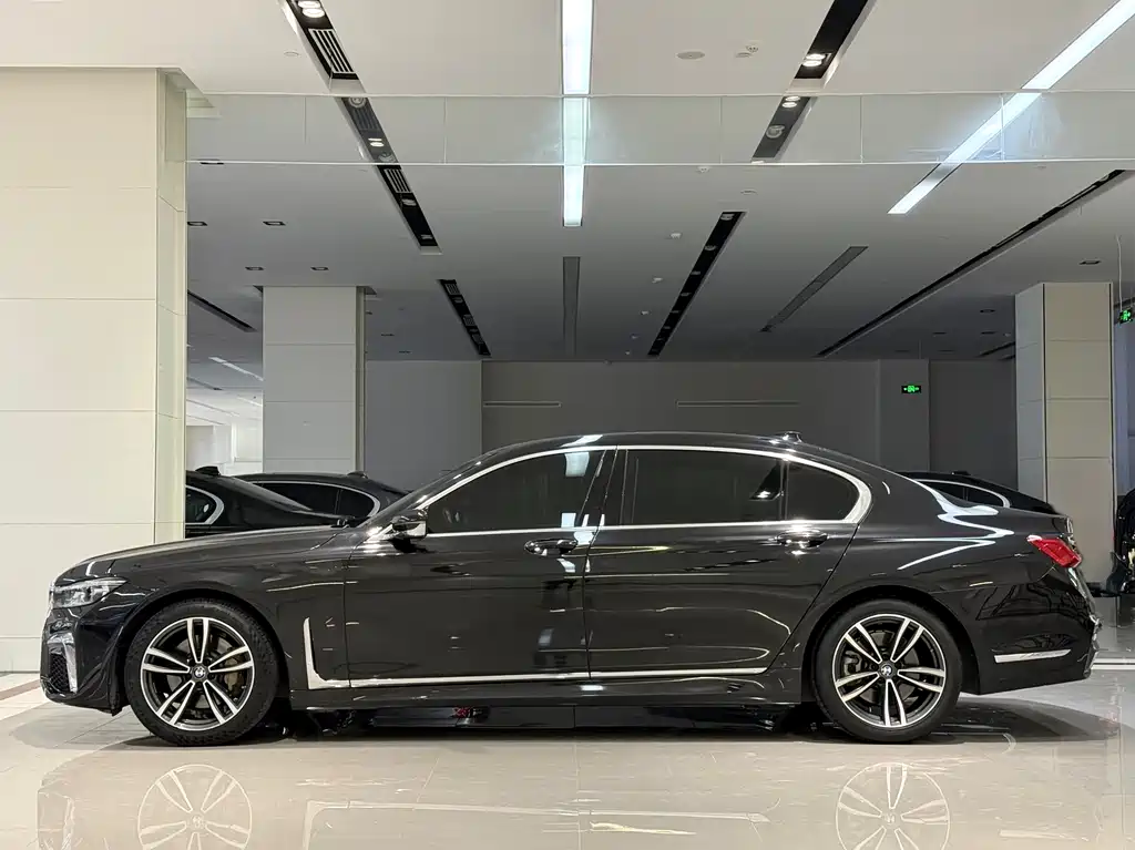 BMW 7 Series 2022 — фото 16
