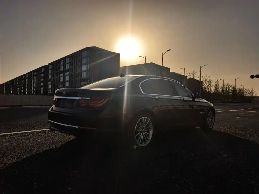 BMW 7 Series 2015 — фото 22