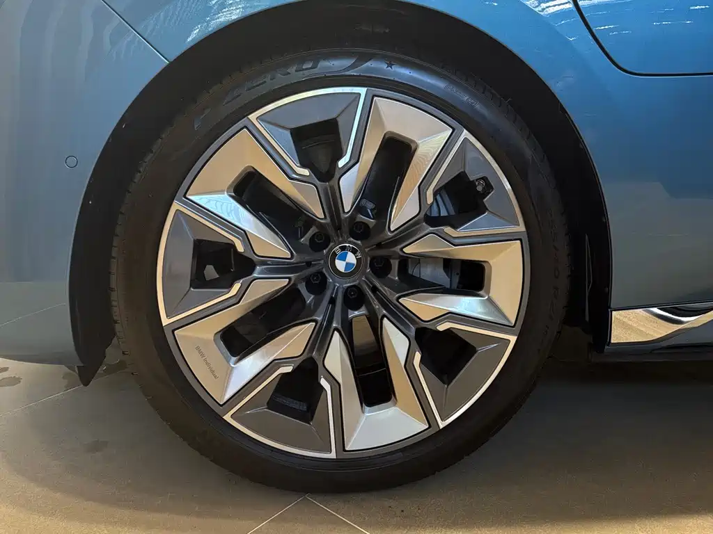 BMW i7 2024 — фото 10