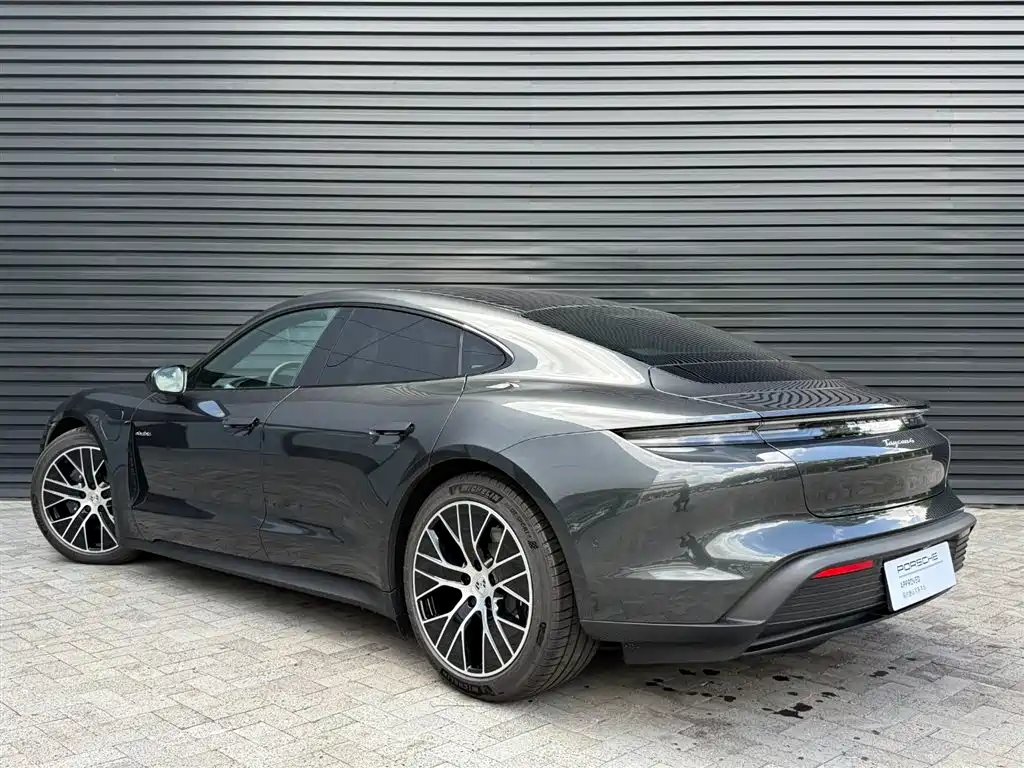 Porsche Taycan 2025