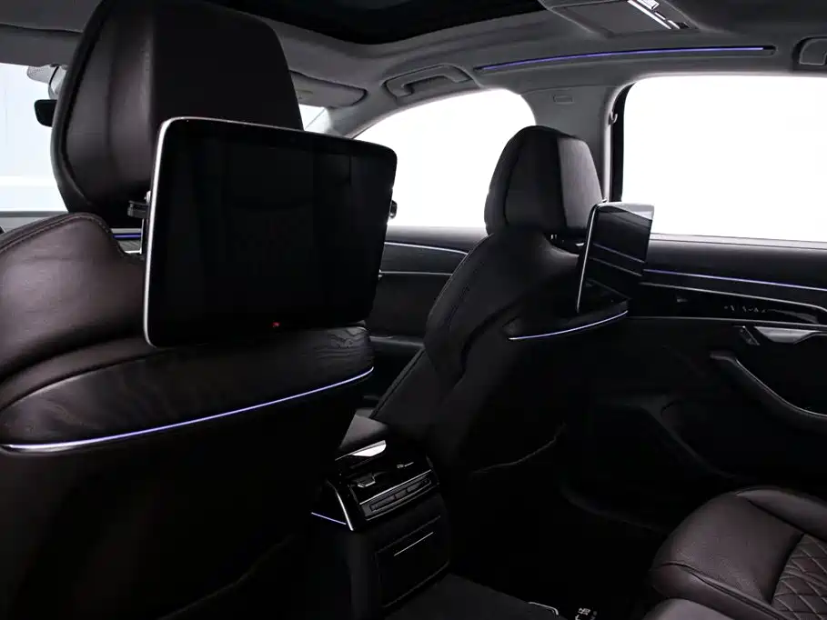 Audi A8 2021 — фото 15