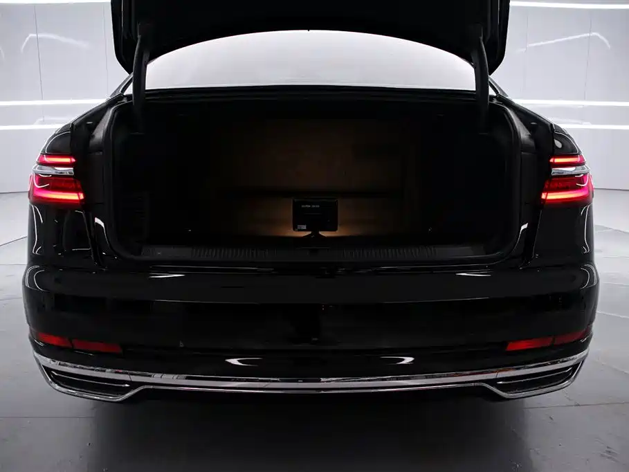 Audi A8 2021 — фото 16