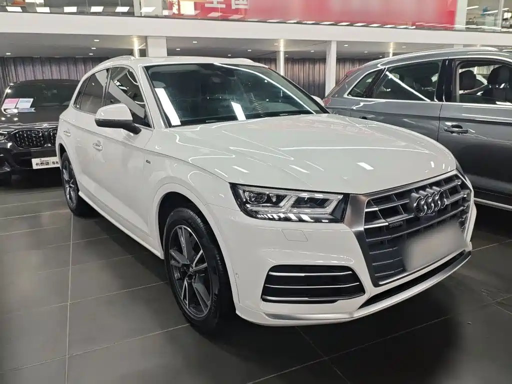 Audi Q5L 2020 — фото 22
