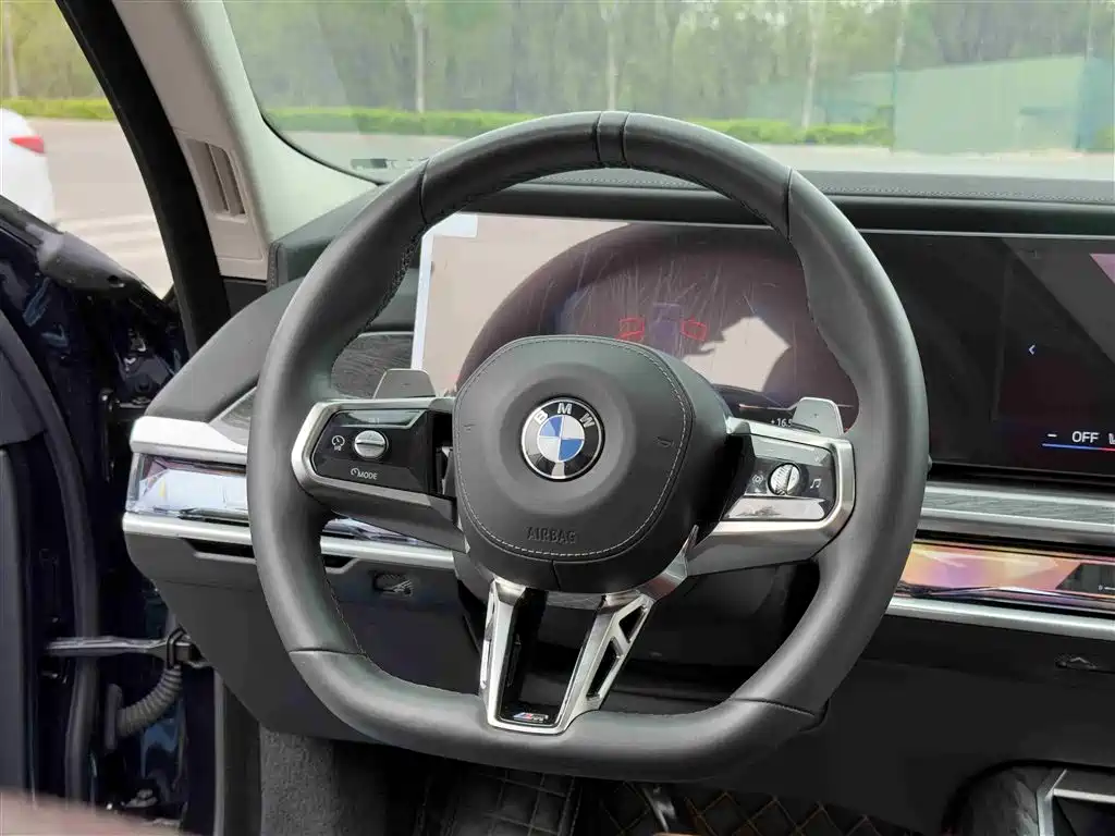 BMW 7 Series 2024 — фото 13