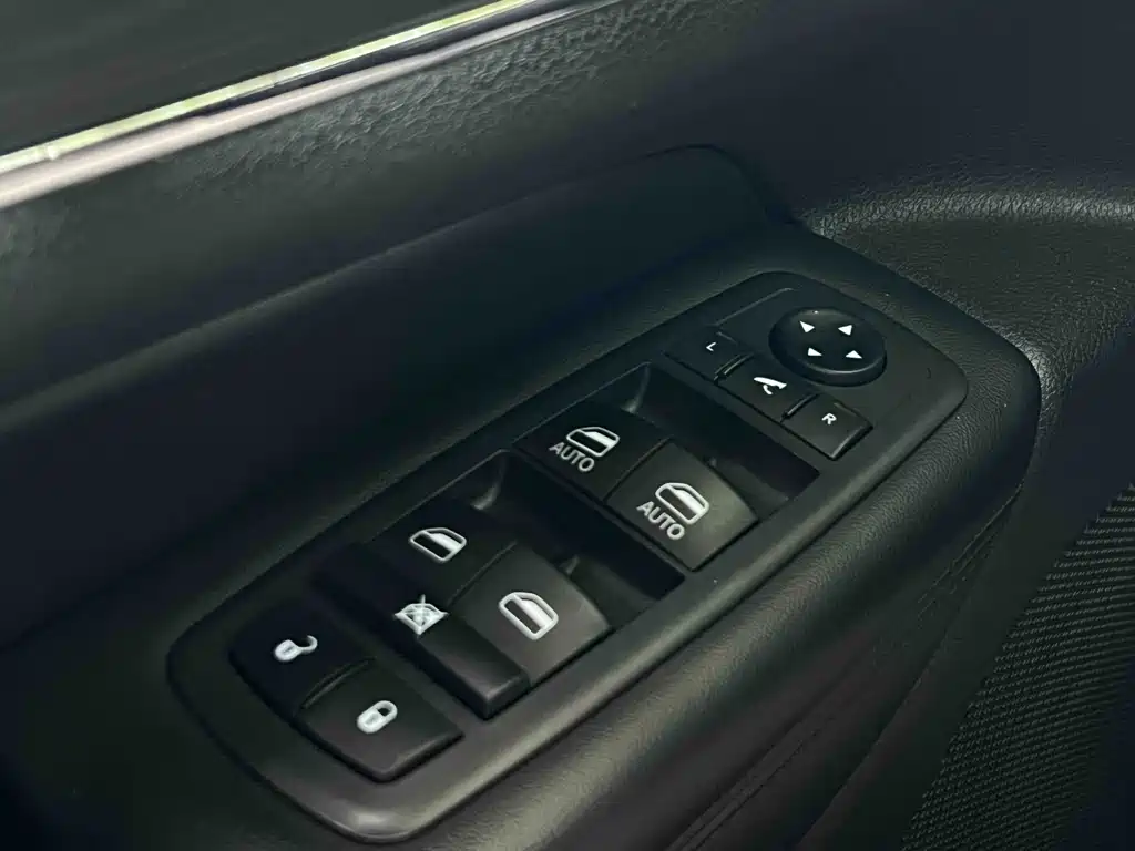 Jeep Grand Cherokee 2022 — фото 19