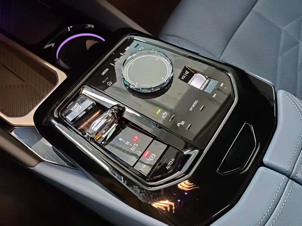 BMW 5 Series 2025 — фото 13