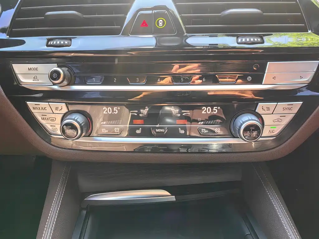 BMW 5 Series 2022 — фото 13