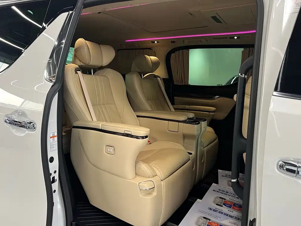 Toyota Alphard 2021 — фото 15
