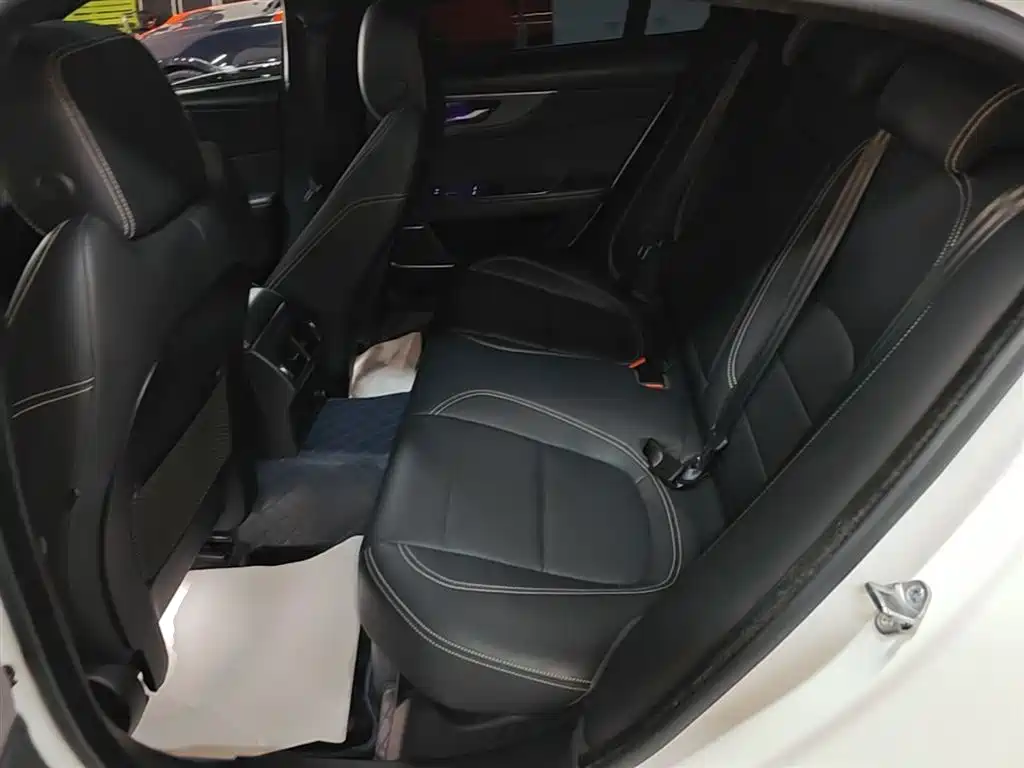 Jaguar XEL 2020 — фото 17