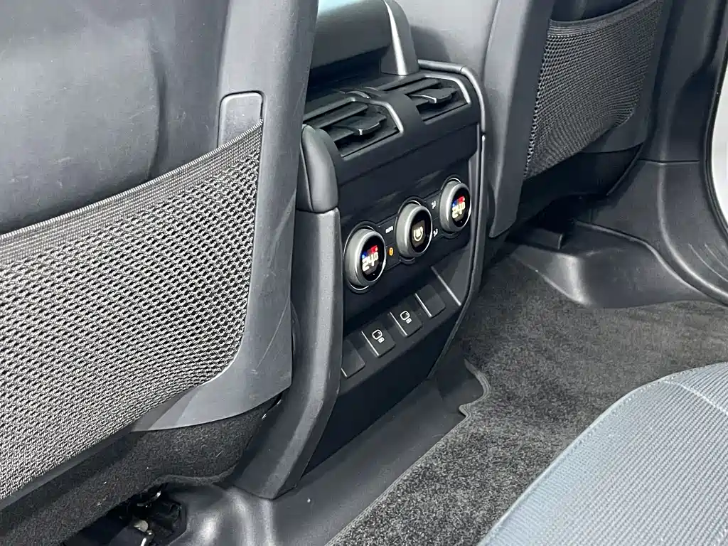 Land Rover Defender 2024 — фото 17