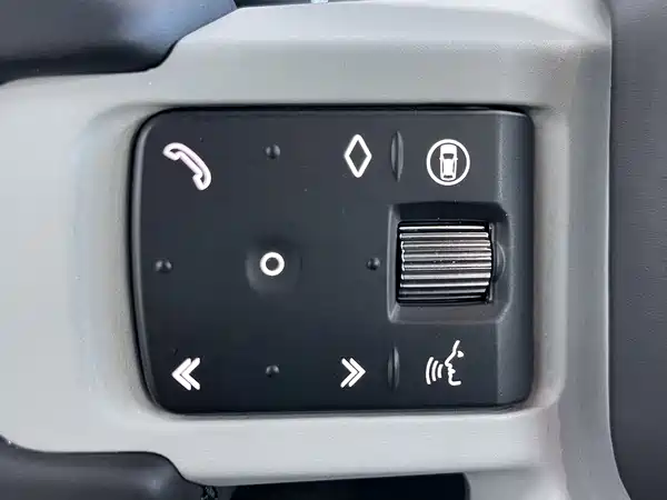 Land Rover Defender 2024