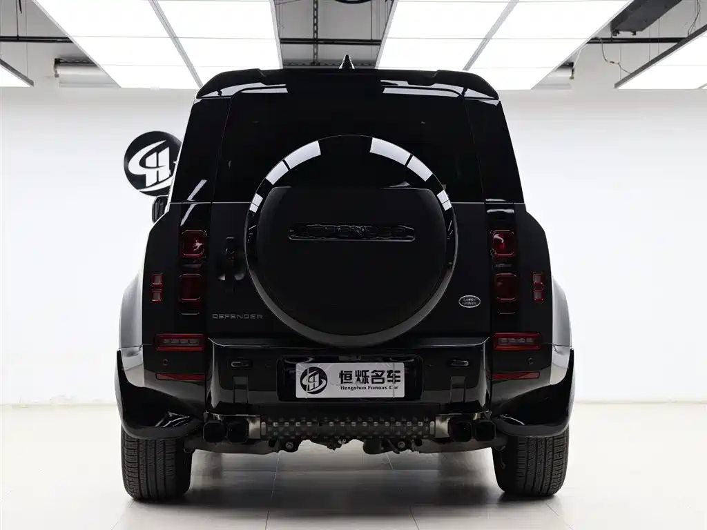 Land Rover Defender 2024 — фото 27