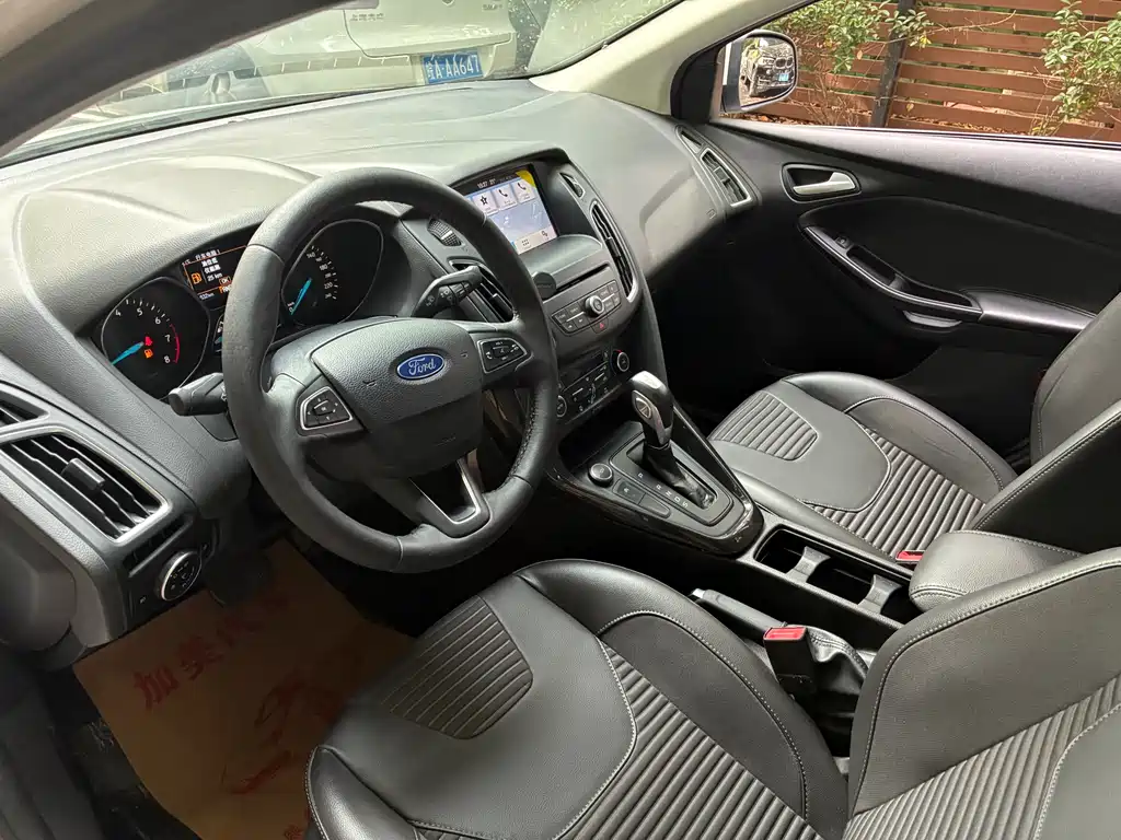 Ford Focus 2018 — фото 9