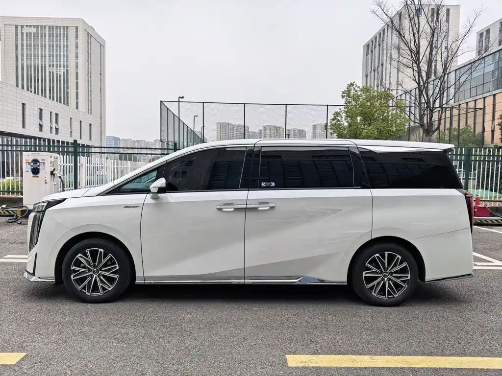 GAC Motor Trumpchi M8 2023 — фото 2