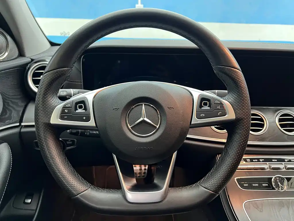 Mercedes-Benz E-Class 2018 — фото 9