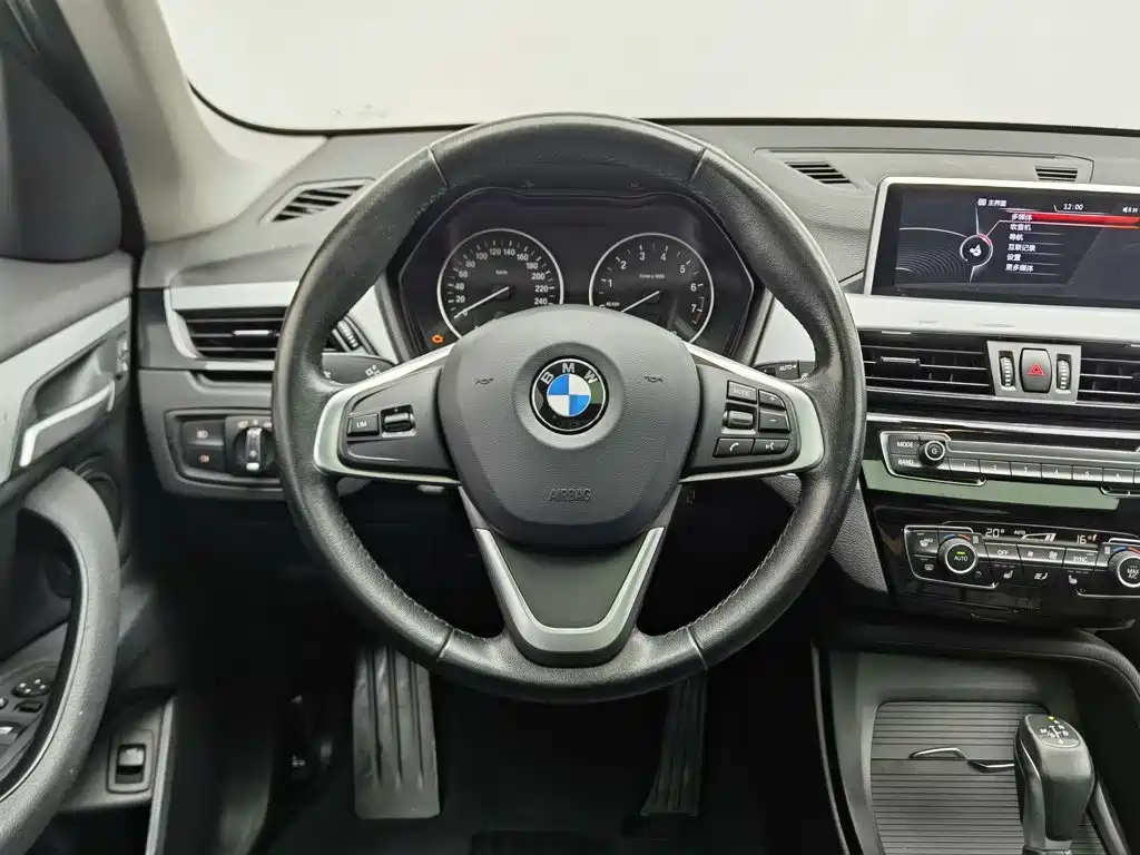 BMW X1 2017 — фото 11