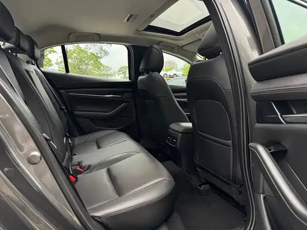 Mazda 3 Axela 2023
