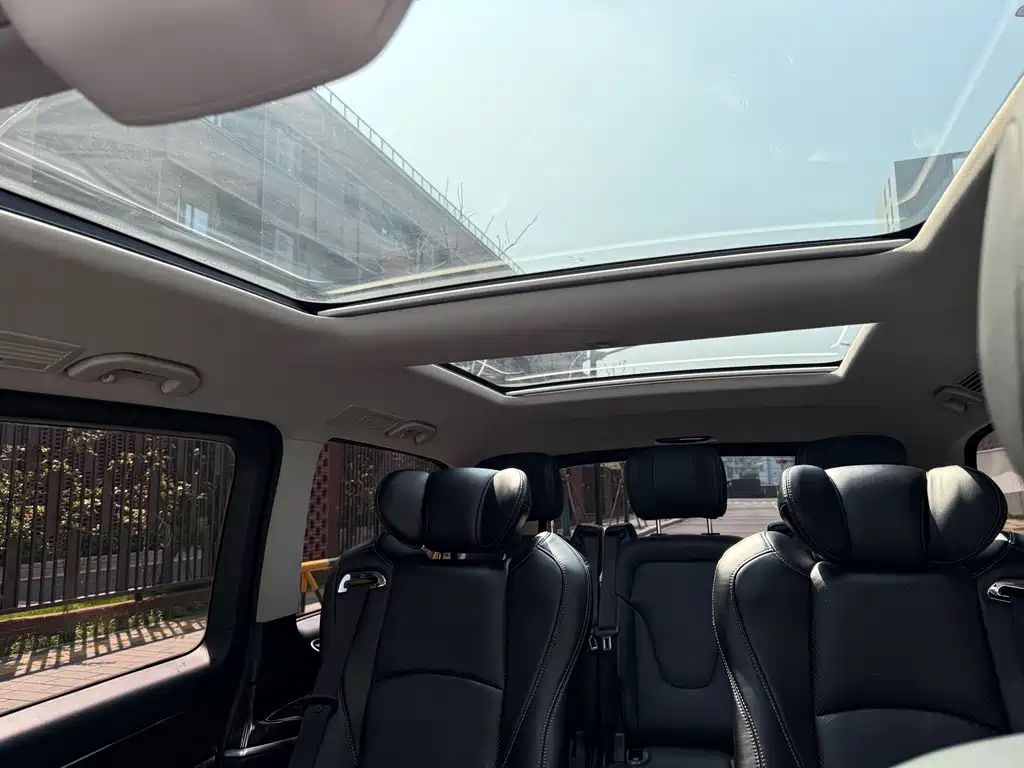 Mercedes-Benz V-Class 2020 — фото 11