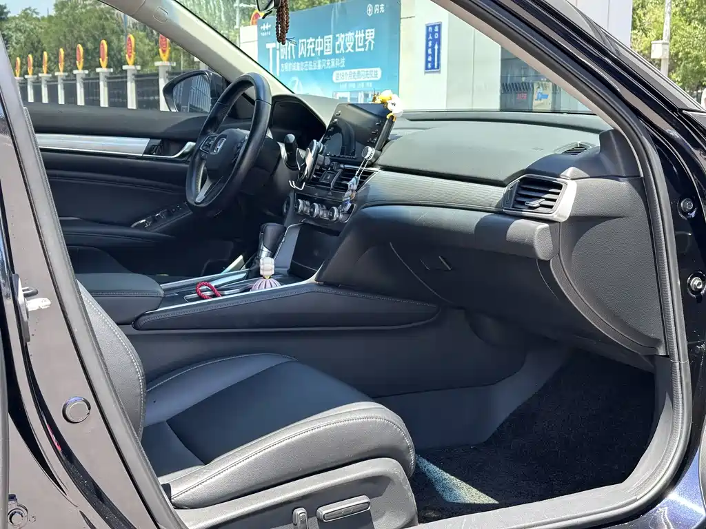 Honda Accord 2021 — фото 10