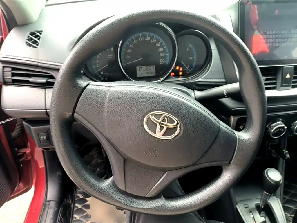 Toyota Yaris L 2018 — фото 11