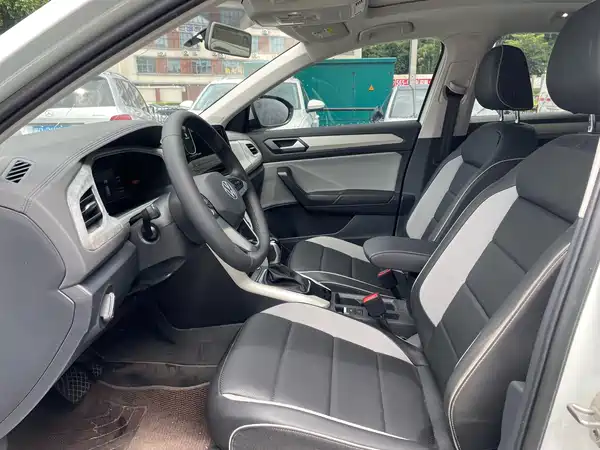 Volkswagen T-Roc 2024