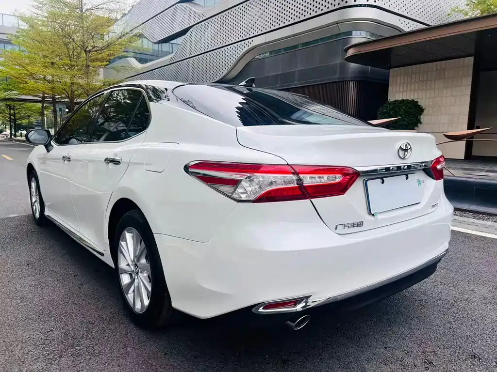Toyota Camry 2023 — фото 11